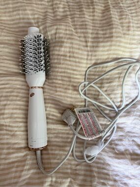 T3 Ionic Hot Air Brush with Rose Gold Accents
